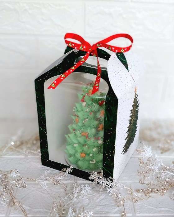 Фотография покупателя товара Коробка складная под маленький торт новогодняя «Роскошная ёлка», 15×15×18 см - Фото 1