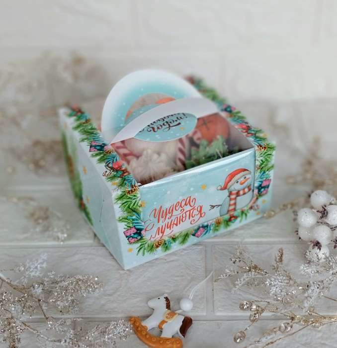 Фотография покупателя товара Коробка под бенто - торт с окном «Новогодняя с шишками», 14×14×8 см - Фото 4