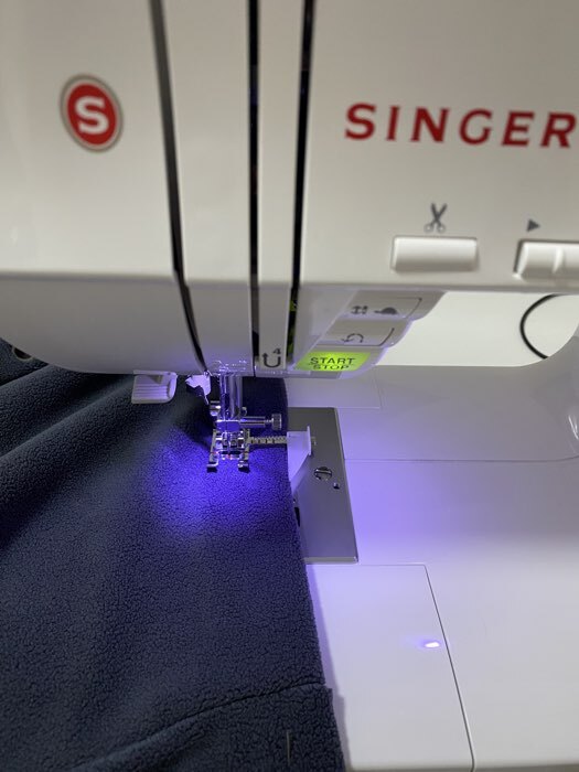 Фотография покупателя товара Лапка для швейной машины, шагающая с направителем, 4.4×3.2 см - Фото 2