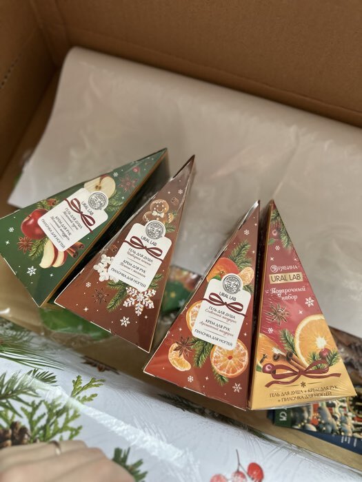 Фотография покупателя товара Подарочный набор новогодний: гель для душа, крем для рук и пилка для ногтей, аромат печенье, URAL LAB - Фото 3