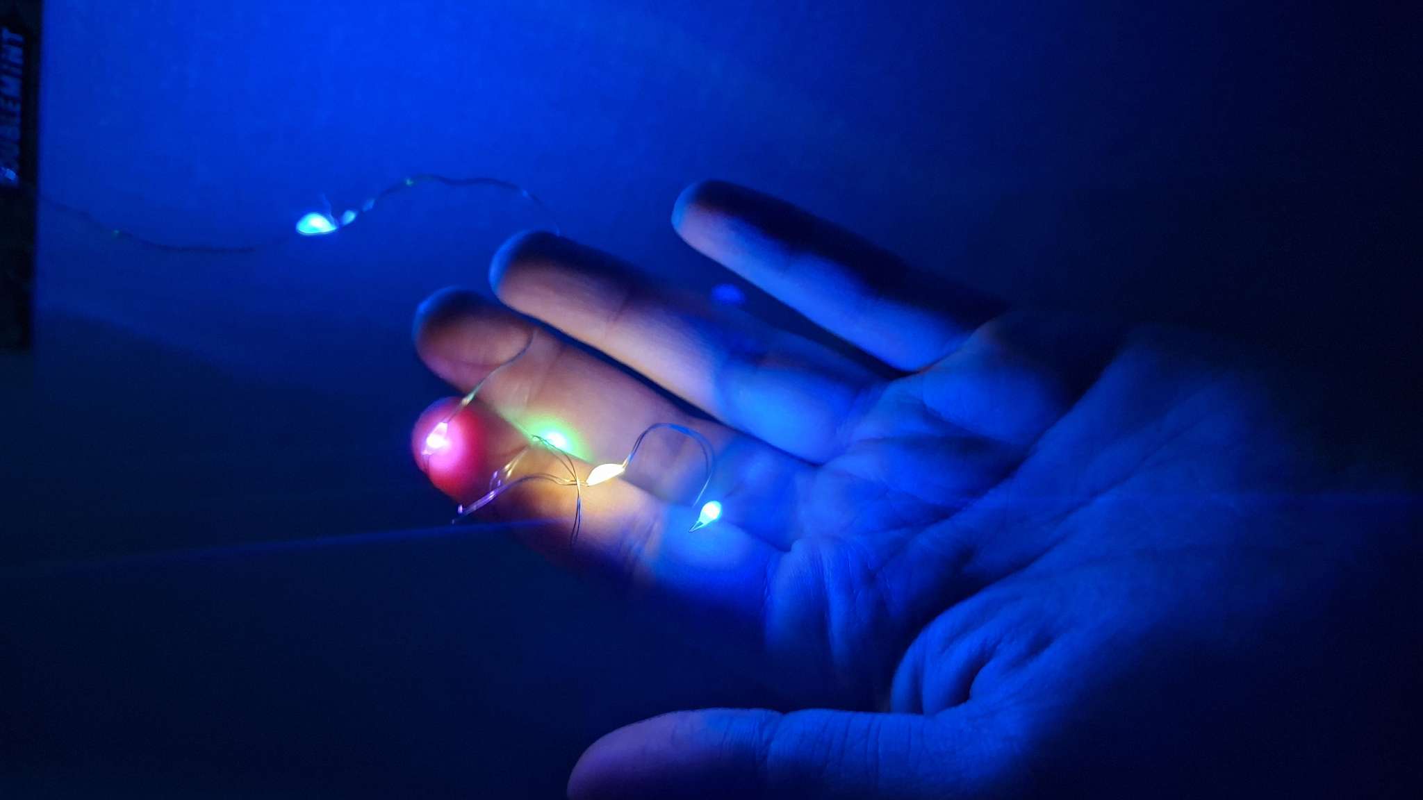 Фотография покупателя товара Гирлянда «Нить» 3 м, роса, IP20, серебристая нить. 30 LED, от батареек AG13×3, 3 режима, свечение мульти