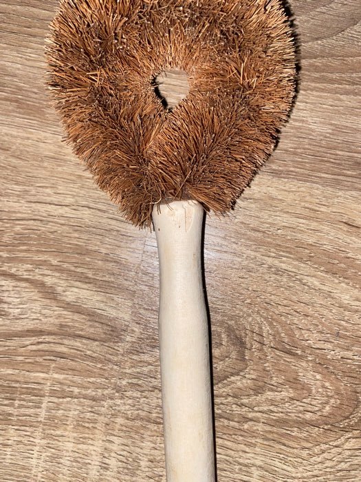 Фотография покупателя товара Щётка для чистки посуды Доляна, 8×4,5×23 см, щетина кокос, деревянная ручка - Фото 8