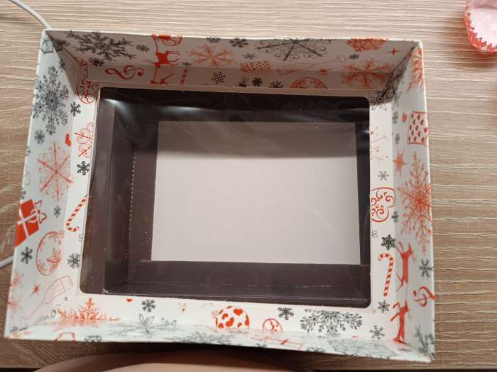 Фотография покупателя товара Новогодняя коробка - упаковка для конфет 12 шт. «Новогодний пингвин», 19×14.5×3.5 см - Фото 8