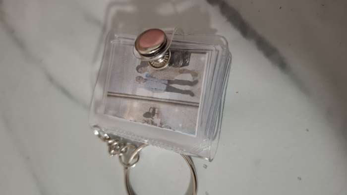 Фотография покупателя товара Брелок для ключей на кольце «Мини-фотоальбом на 16 фото : Прозрачный блеск», 3.5×2.5 см, МИКС - Фото 1