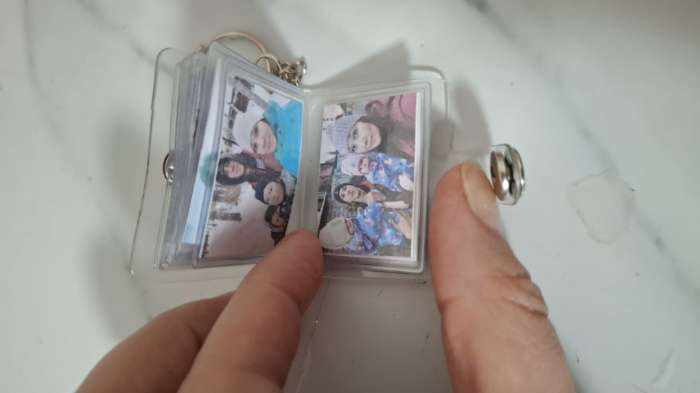 Фотография покупателя товара Брелок для ключей на кольце «Мини-фотоальбом на 16 фото : Прозрачный блеск», 3.5×2.5 см, МИКС - Фото 2