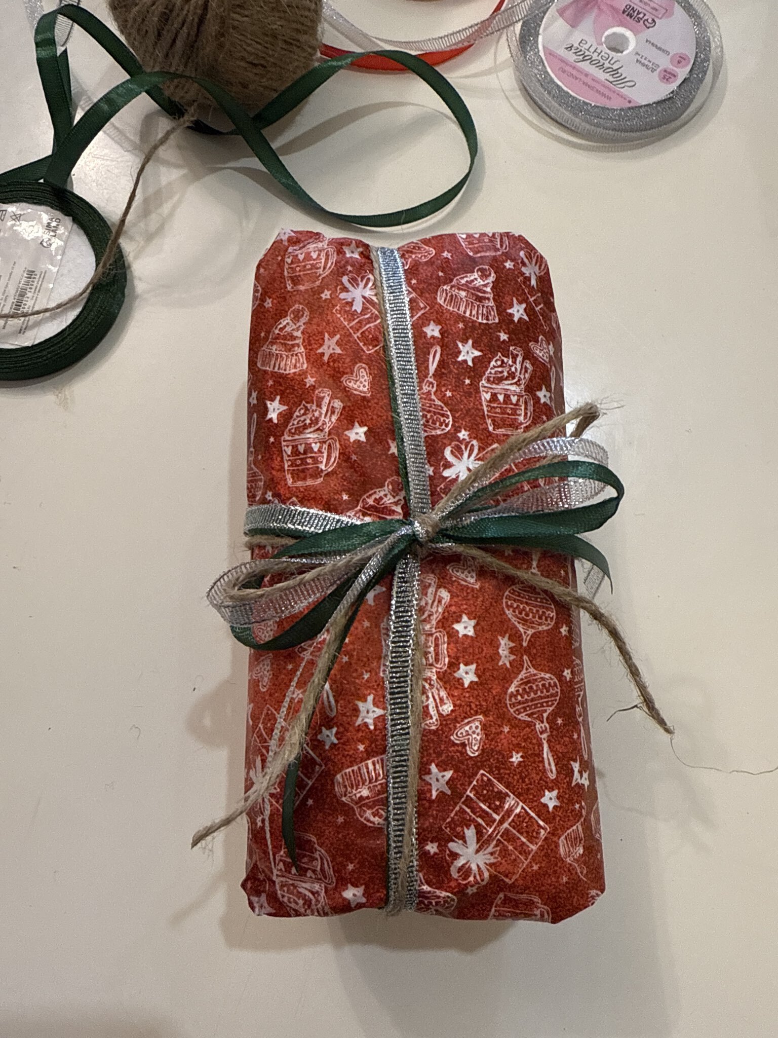 Фотография покупателя товара Бумага упаковочная тишью, новогодняя упаковка «Ёлочки», 50×66 см - Фото 2