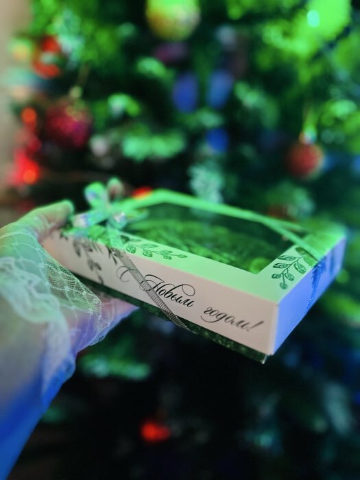 Фотография покупателя товара Коробка складная под 12 конфет «С Новым годом», 14×18×3.5 см - Фото 2