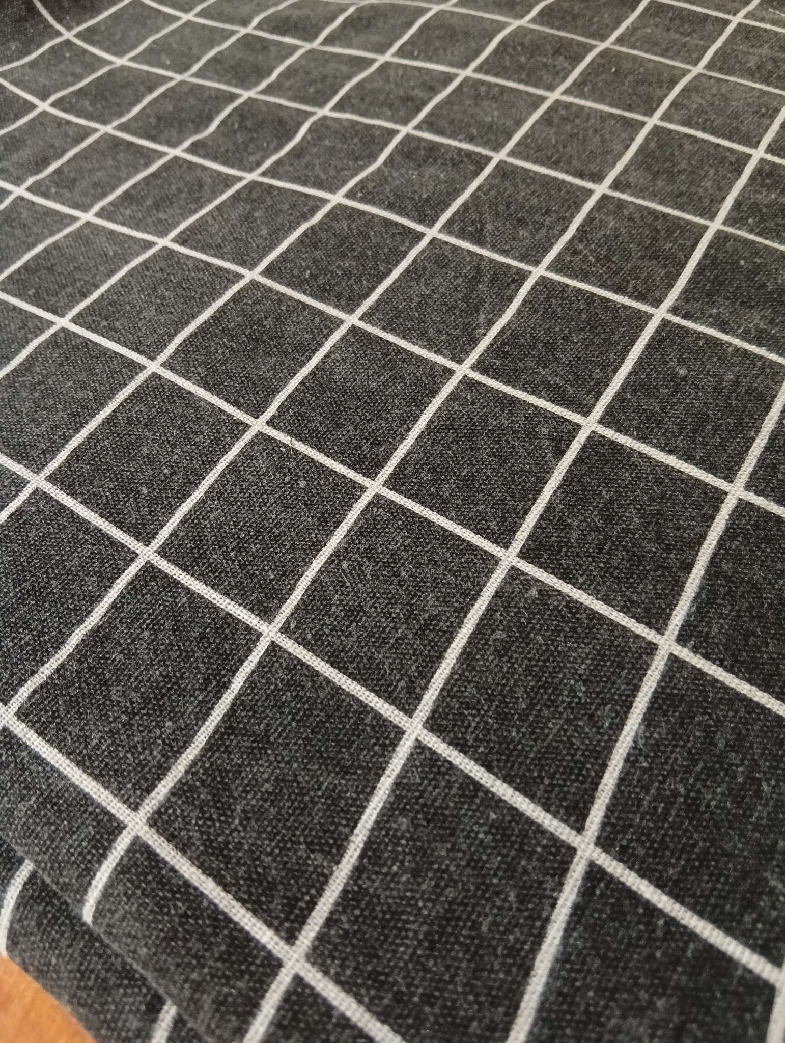 Фотография покупателя товара Скатерть «Доляна. Клетка», чёрная, 145×200±3 см,100% п/э, рогожка 130 г/м² - Фото 3