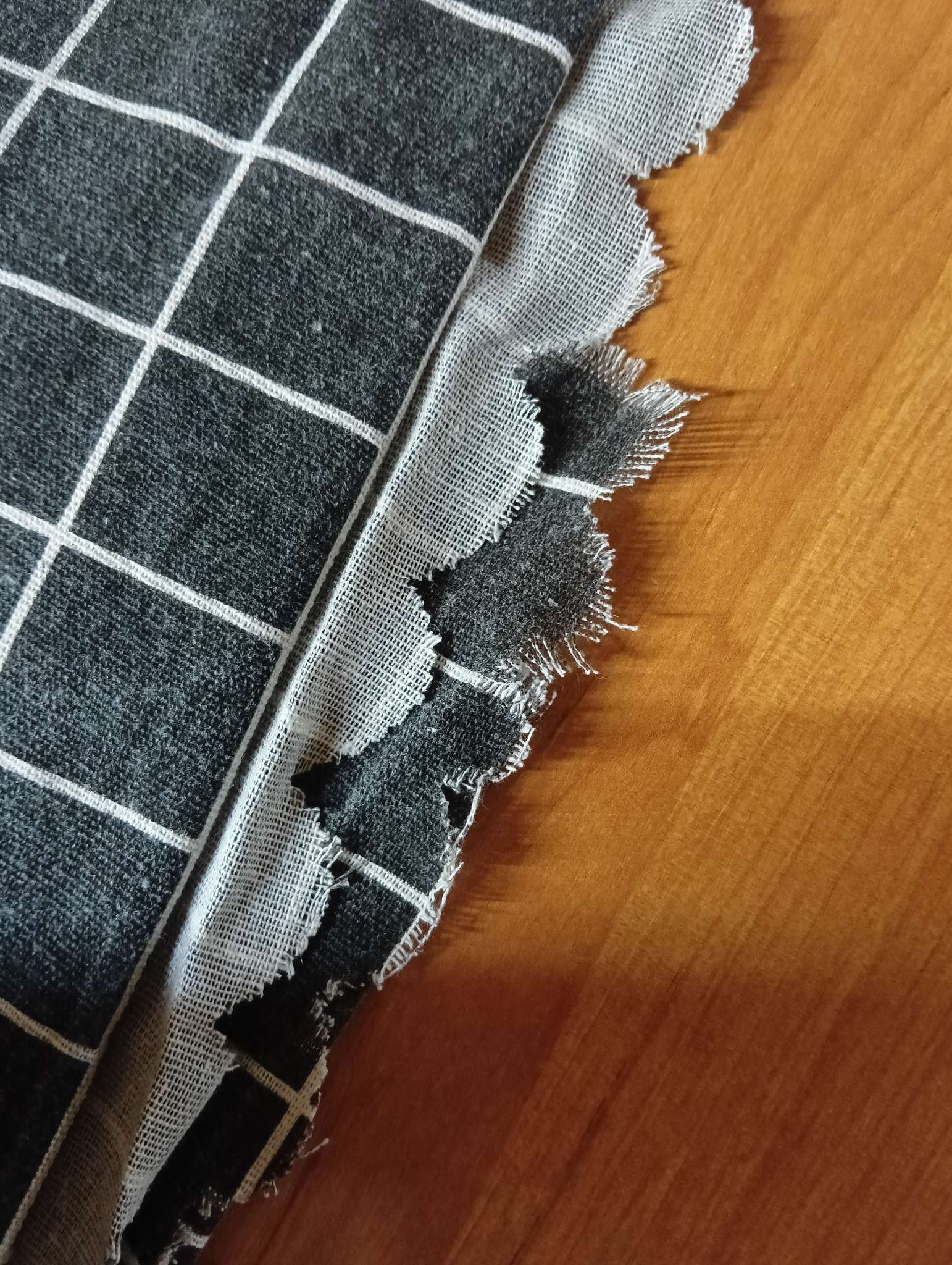 Фотография покупателя товара Скатерть «Доляна. Клетка», чёрная, 145×200±3 см,100% п/э, рогожка 130 г/м² - Фото 4