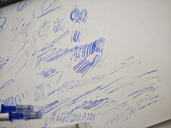 Фотография покупателя товара Ручка пиши-стирай, гелевая, синяя паста, 0.5 мм и стержни 9 шт. «Аниме» - Фото 2