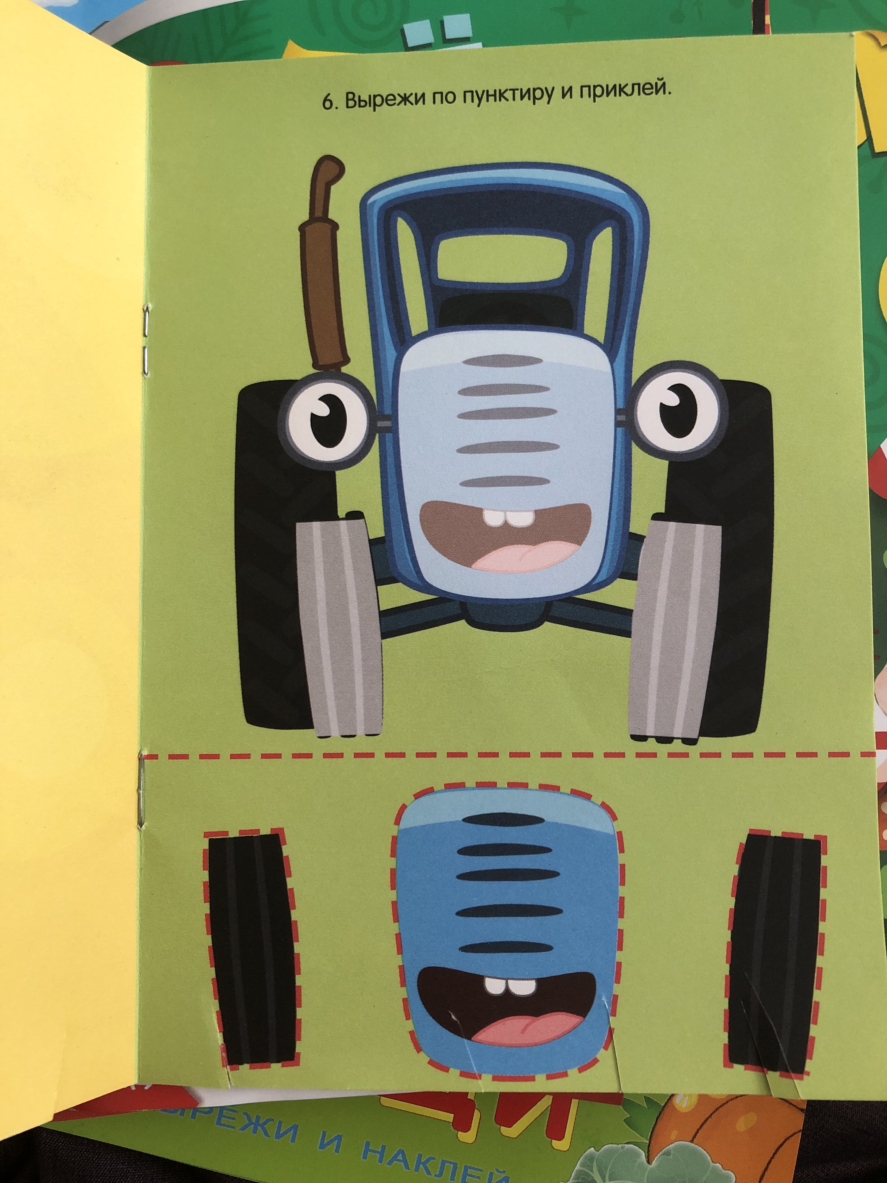 Фотография покупателя товара IQ-блокнот с заданиями «Учимся вырезать», 24 стр., 12 × 17 см, Синий трактор - Фото 14