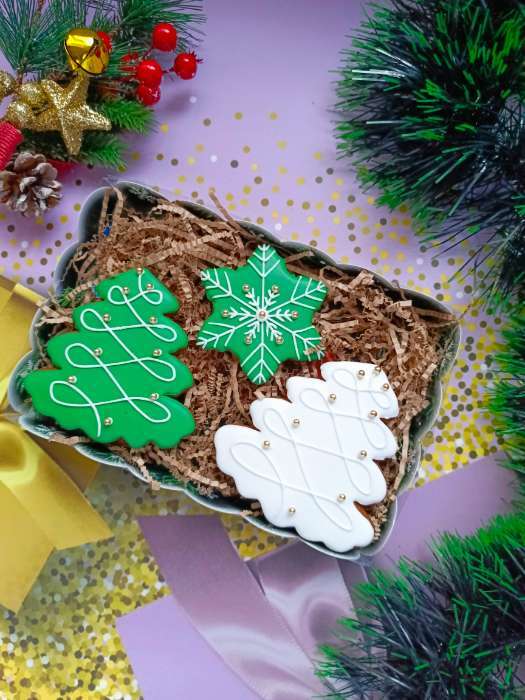 Фотография покупателя товара Фотофон двусторонний картон плотность 350 г «Ёлочные ветки и подарки» 50×50 см - Фото 1