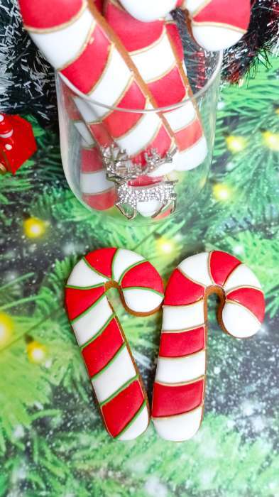 Фотография покупателя товара Фотофон двусторонний картон плотность 350 г «Ёлочные ветки и подарки» 50×50 см - Фото 3