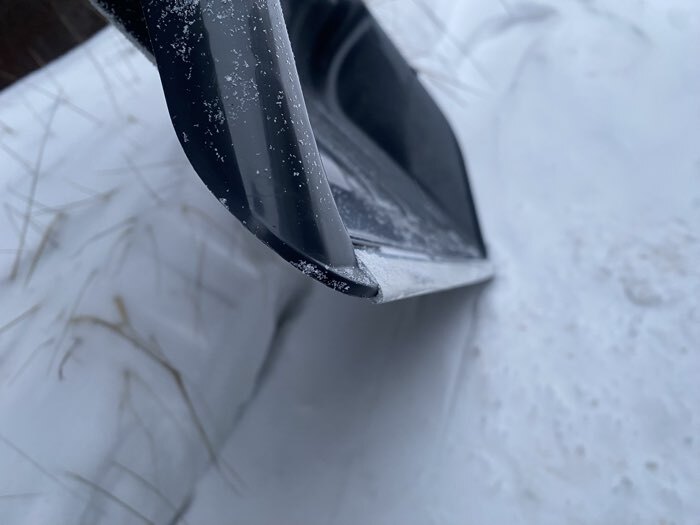 Фотография покупателя товара Движок для уборки снега, пластиковый ковш 47×70 см, металлическая планка, металлическая ручка - Фото 4