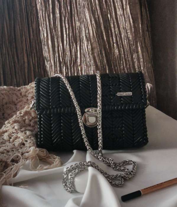 Фотография покупателя товара Цепочка для сумки, с карабинами, железная, 7×7 мм, 120 см, цвет золотой - Фото 2