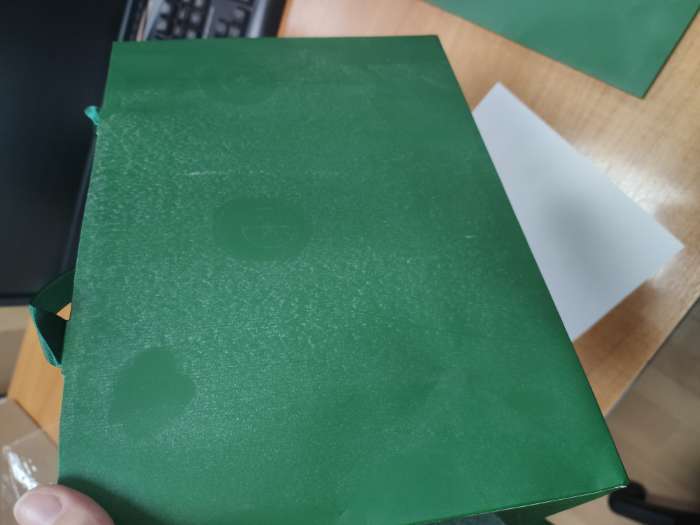 Фотография покупателя товара Пакет подарочный ламинированный горизонтальный «Изумрудный», 28×20×10 см - Фото 3