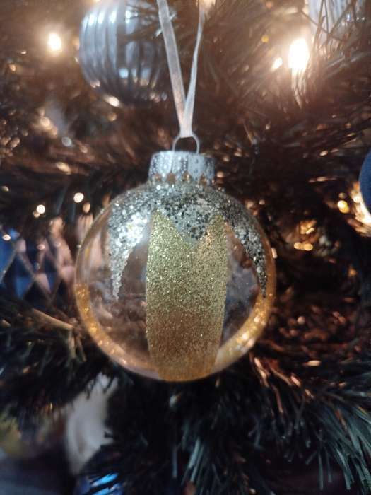 Фотография покупателя товара Ёлочные шары новогодние «Мелвин», набор 6 шт., d=8 см, прозрачный/бело-золотой - Фото 2