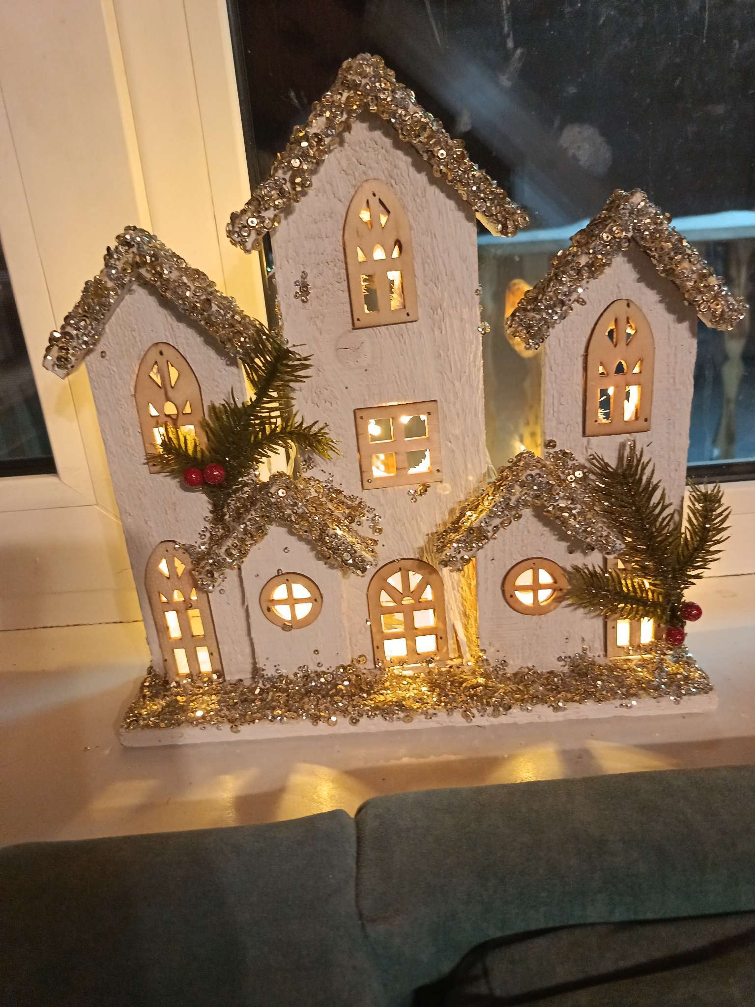 Фотография покупателя товара Фигура деревянная «Ёлочка белая», 27×14×14 см, 35 LED, от батареек AAx2, свечение тёплое белое - Фото 2