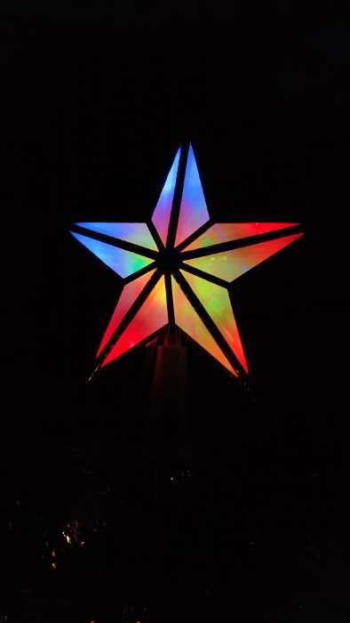 Фотография покупателя товара Светодиодная верхушка на ёлку «Звезда золотистая», 15 см, 10 LED, 220 В, свечение мульти - Фото 3