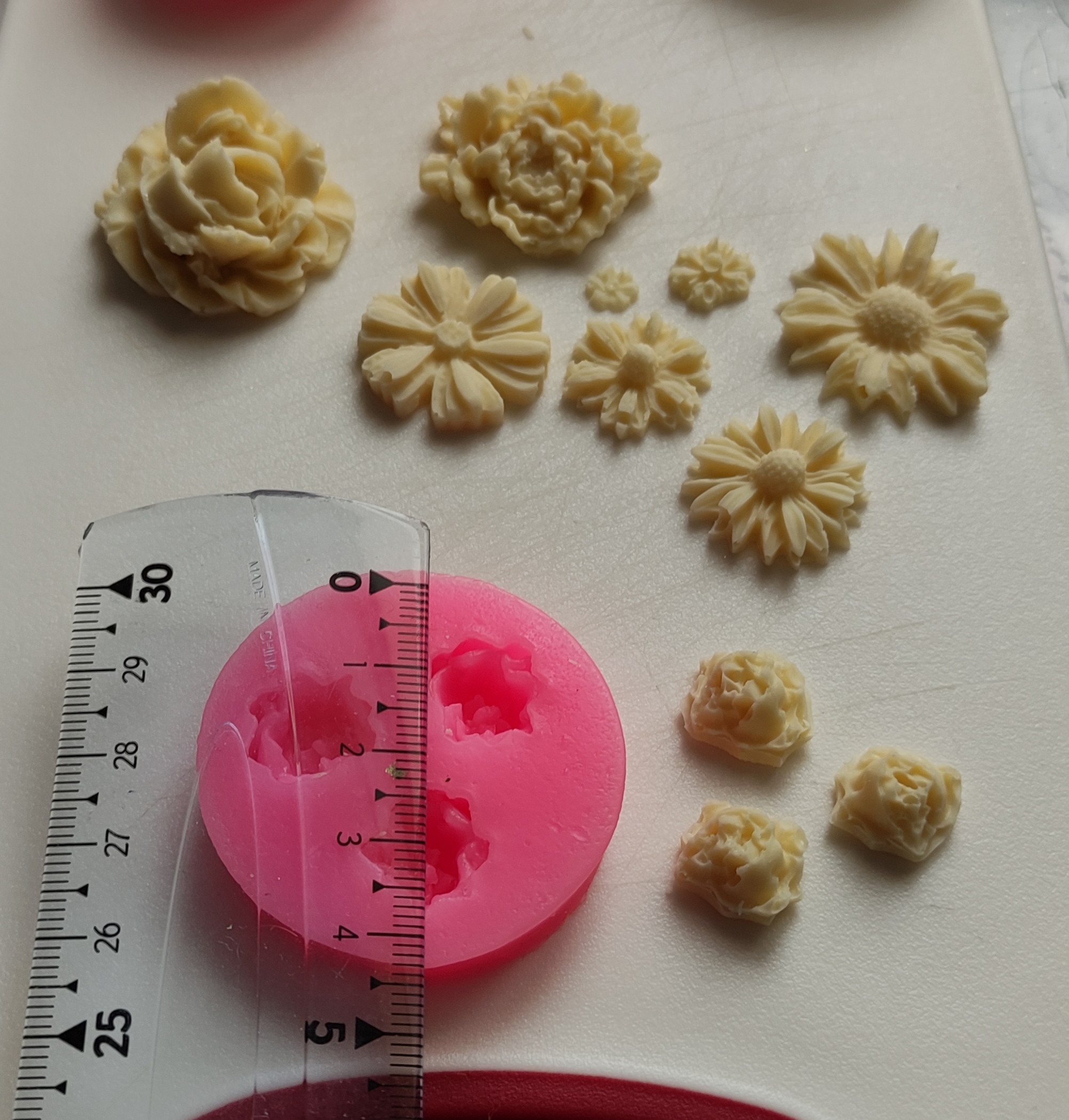 Фотография покупателя товара Молд Доляна «Три малых розы», силикон, 4,5 см, цвет розовый
