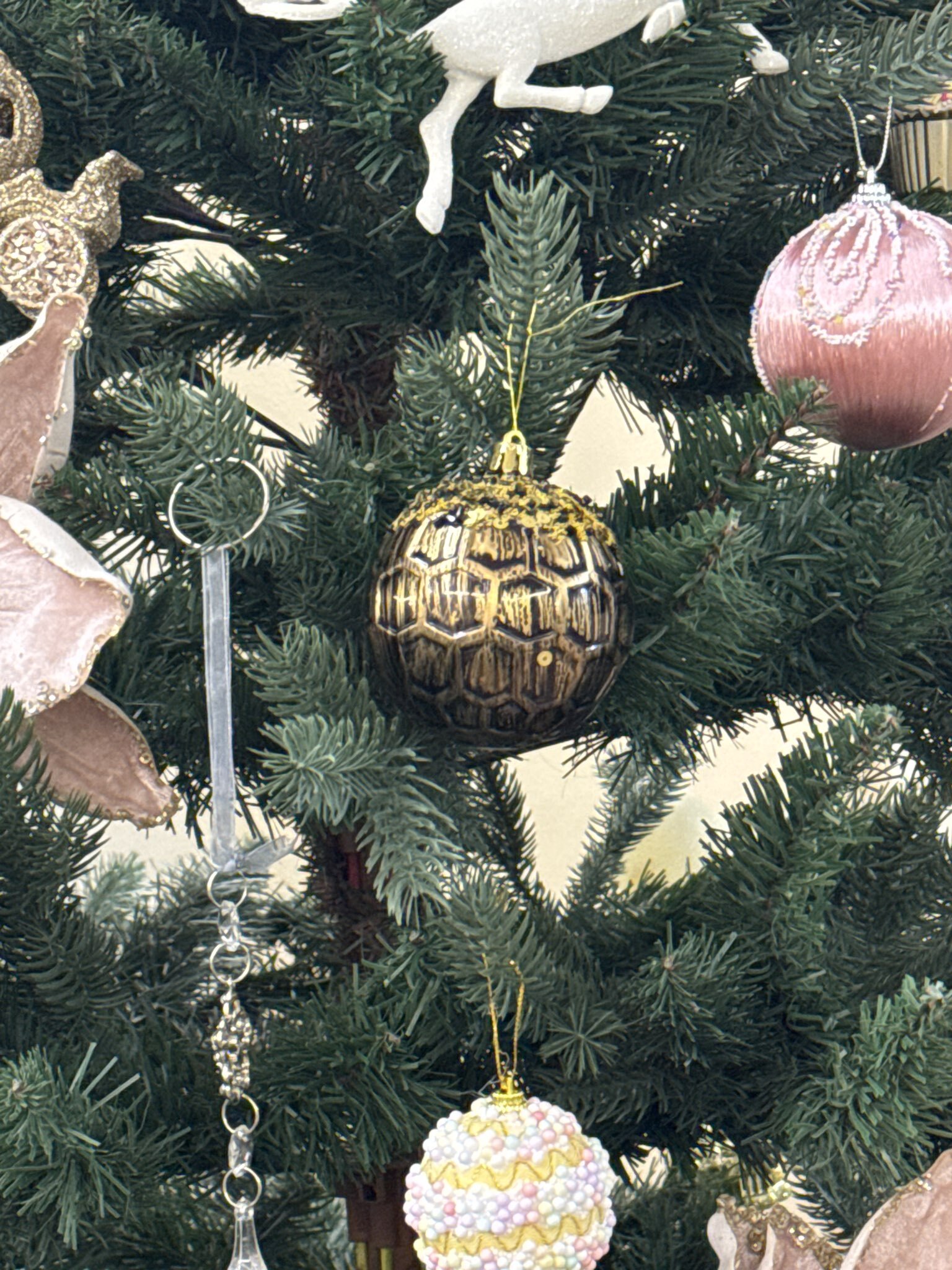 Фотография покупателя товара Ёлочные игрушки «Сказочные узоры» снежинки, шары новогодние, d=8 см, набор 3 шт., золотисто-коричневый - Фото 1