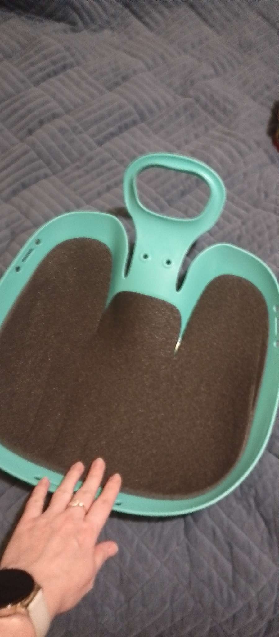 Фотография покупателя товара Санки-ледянки с мягкой сидушкой «Вираж», бирюзовые, 39×37 см - Фото 1