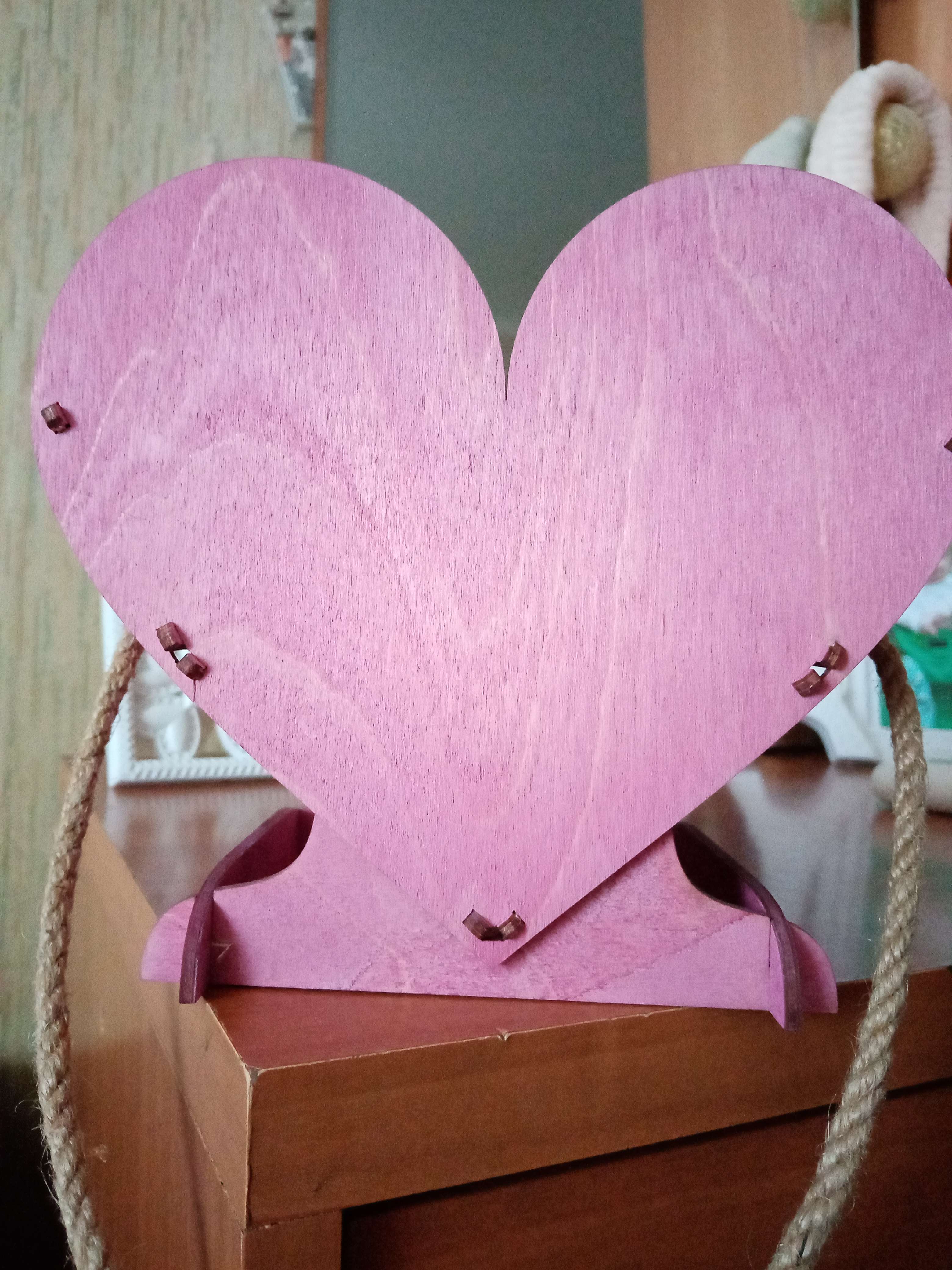 Фотография покупателя товара Кашпо деревянное 17.7×10.5×15 см уникальное "Сердце на двоих", ручка верёвка, бордовый