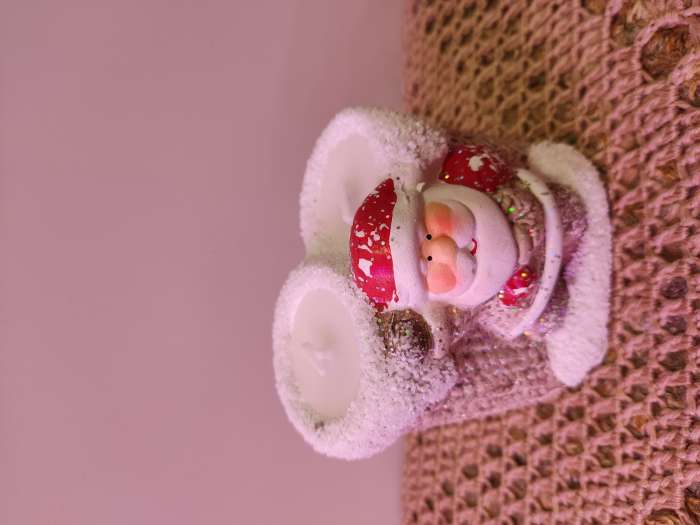 Фотография покупателя товара Подсвечник со свечами «Дед Мороз в бежевом кафтане», на 2 свечи, керамика, 7.5×5.5×6.5 см, МИКС - Фото 1