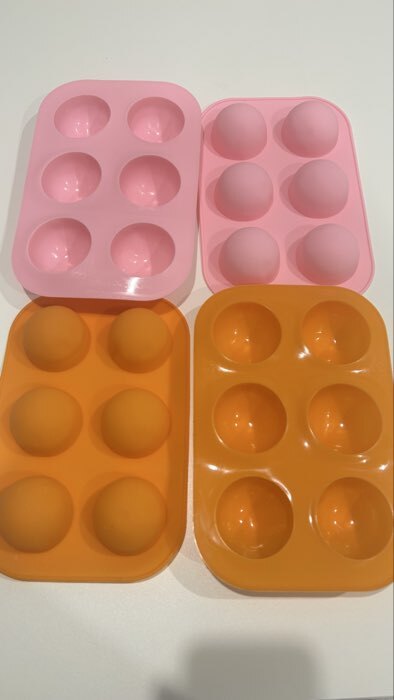 Фотография покупателя товара Форма для выпечки Доляна «Полусферы», силикон, 24×16 см, 6 ячеек, d=5.5 см, МИКС - Фото 1