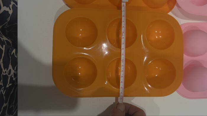 Фотография покупателя товара Форма для выпечки Доляна «Полусферы», силикон, 24×16 см, 6 ячеек, d=5.5 см, МИКС - Фото 2