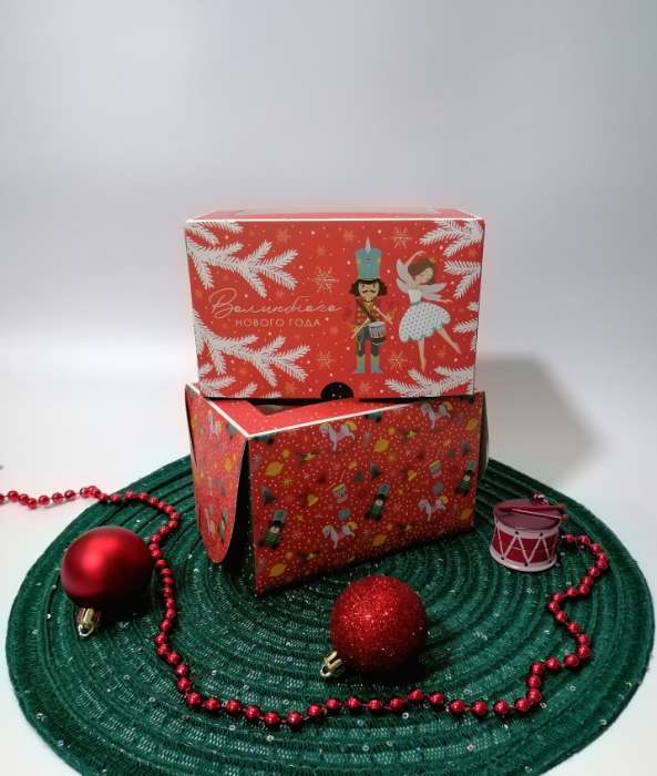 Фотография покупателя товара Коробка складная на 2 капкейка с окном «С Новым годом!», 10×16×10 см - Фото 1