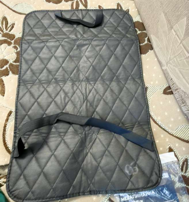 Фотография покупателя товара Накидка-незапинайка на спинку сиденья Cartage, экокожа, ромб, черный, 60×40 см, черный - Фото 2