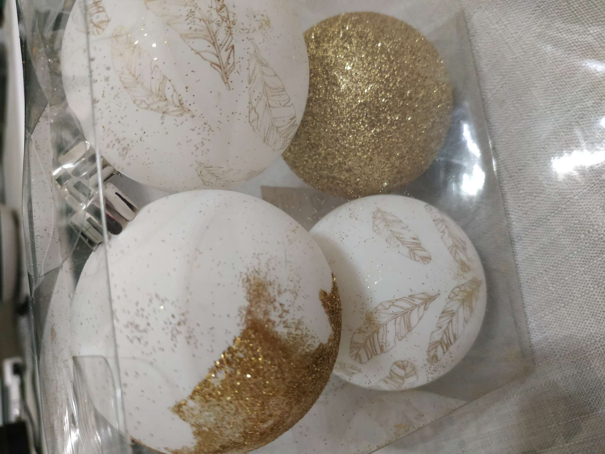 Фотография покупателя товара Шары ёлочные «С Новым годом!», пластик, d=6, 4 шт., белые, золотые - Фото 11