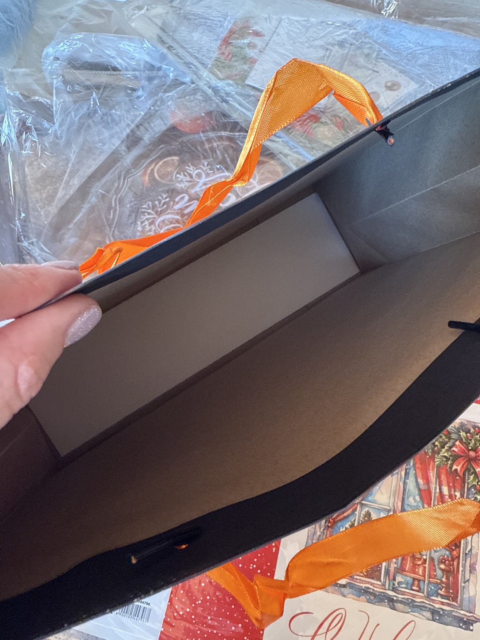 Фотография покупателя товара Пакет подарочный крафтовый, «Атмосфера Нового Года», 30×26×9 см - Фото 2