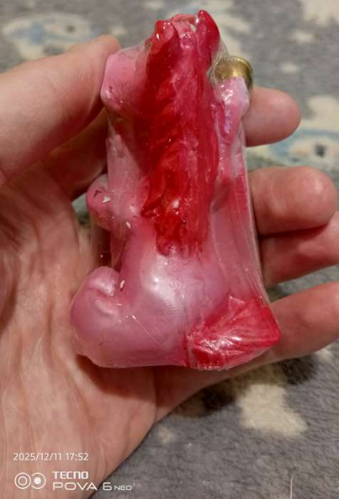 Фотография покупателя товара Свеча декоративная «Лошадка с открыткой» 6×4.5×8.5 см, розово-голубой - Фото 2