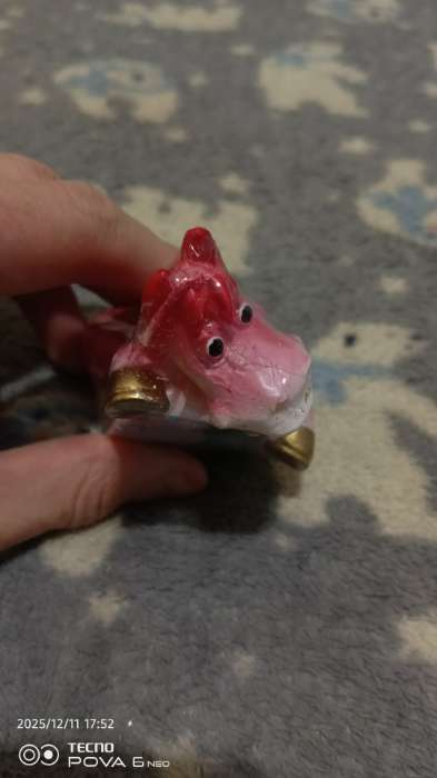 Фотография покупателя товара Свеча декоративная «Лошадка с открыткой» 6×4.5×8.5 см, розово-голубой - Фото 3