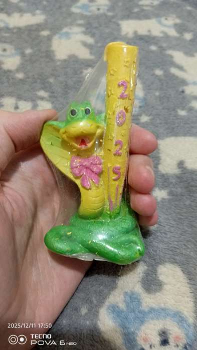 Фотография покупателя товара Свеча декоративная «Змея новогодняя». 6×5×8.5 см - Фото 1