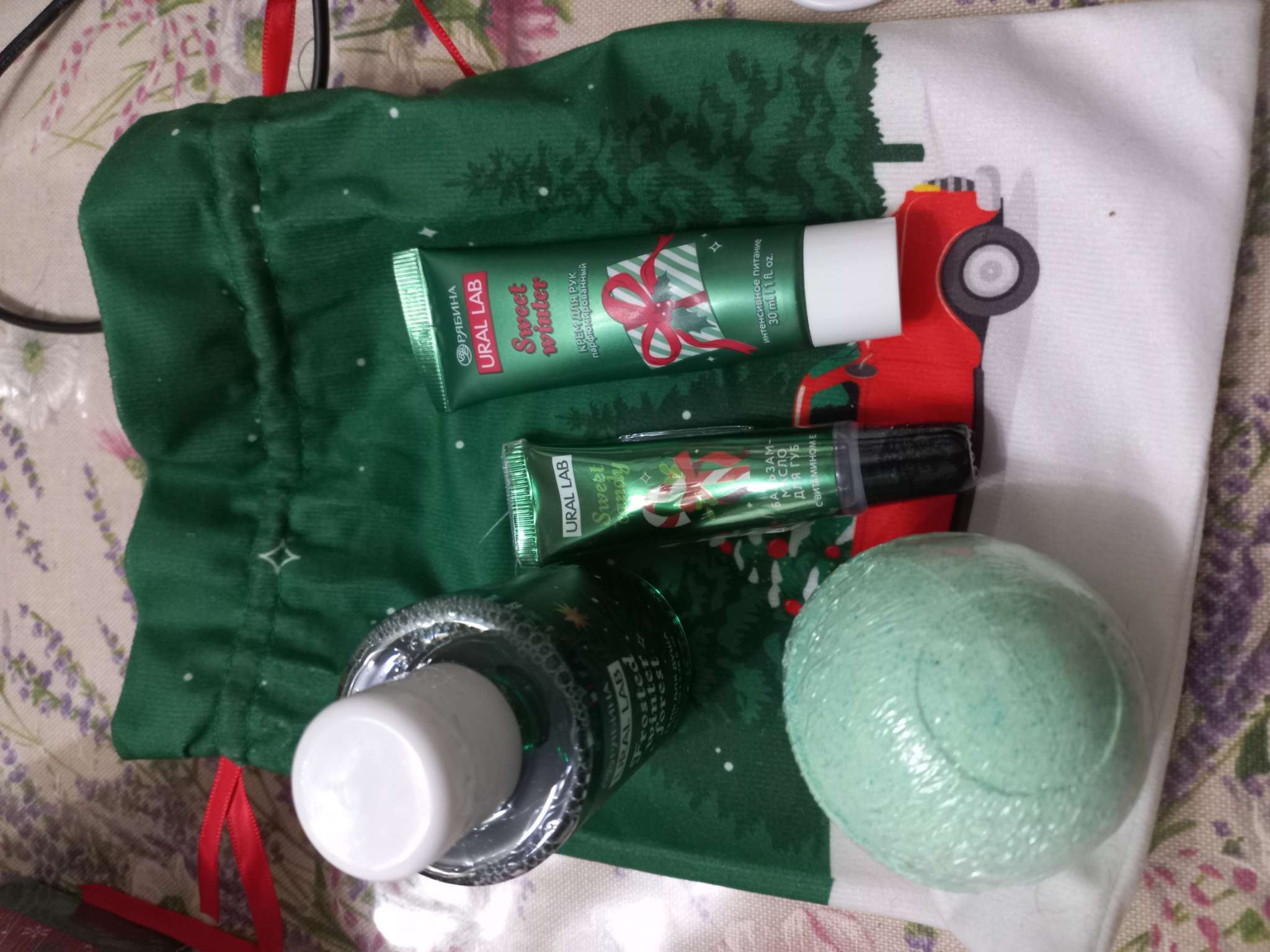 Фотография покупателя товара Новогодний подарочный набор косметики в мешке, домики, URAL LAB - Фото 1