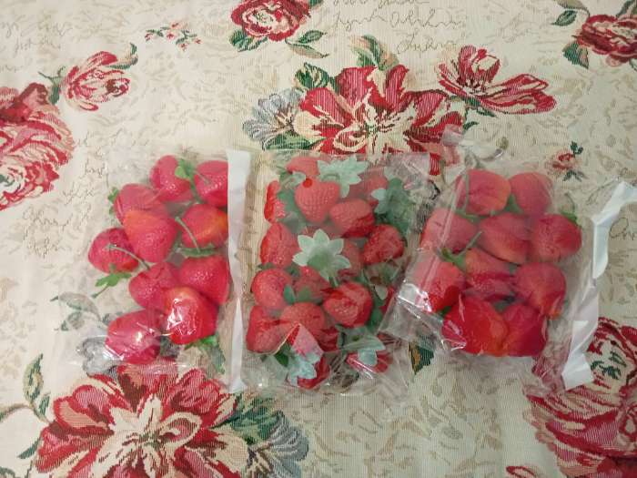 Фотография покупателя товара Муляж «Клубника», 4×4.5 см, цена за 1 шт. (фасовка 10 шт.) - Фото 2