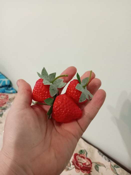 Фотография покупателя товара Муляж «Клубника», 4×4.5 см, цена за 1 шт. (фасовка 10 шт.) - Фото 3