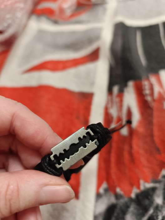 Фотография покупателя товара Браслет кожаный «Лезвие», чёрный с чернёным серебром, d=7 см