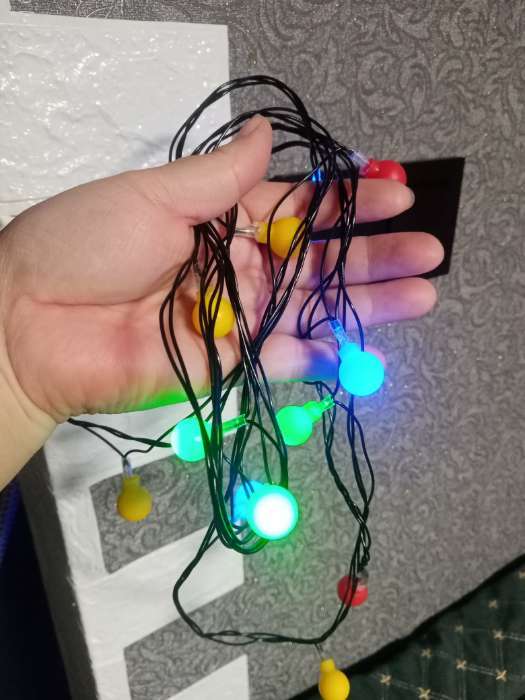 Фотография покупателя товара Гирлянда «Нить» 5 м с насадками «Шарики белые», IP20, тёмная нить, 30 LED, свечение белое, 8 режимов, 220 В - Фото 2