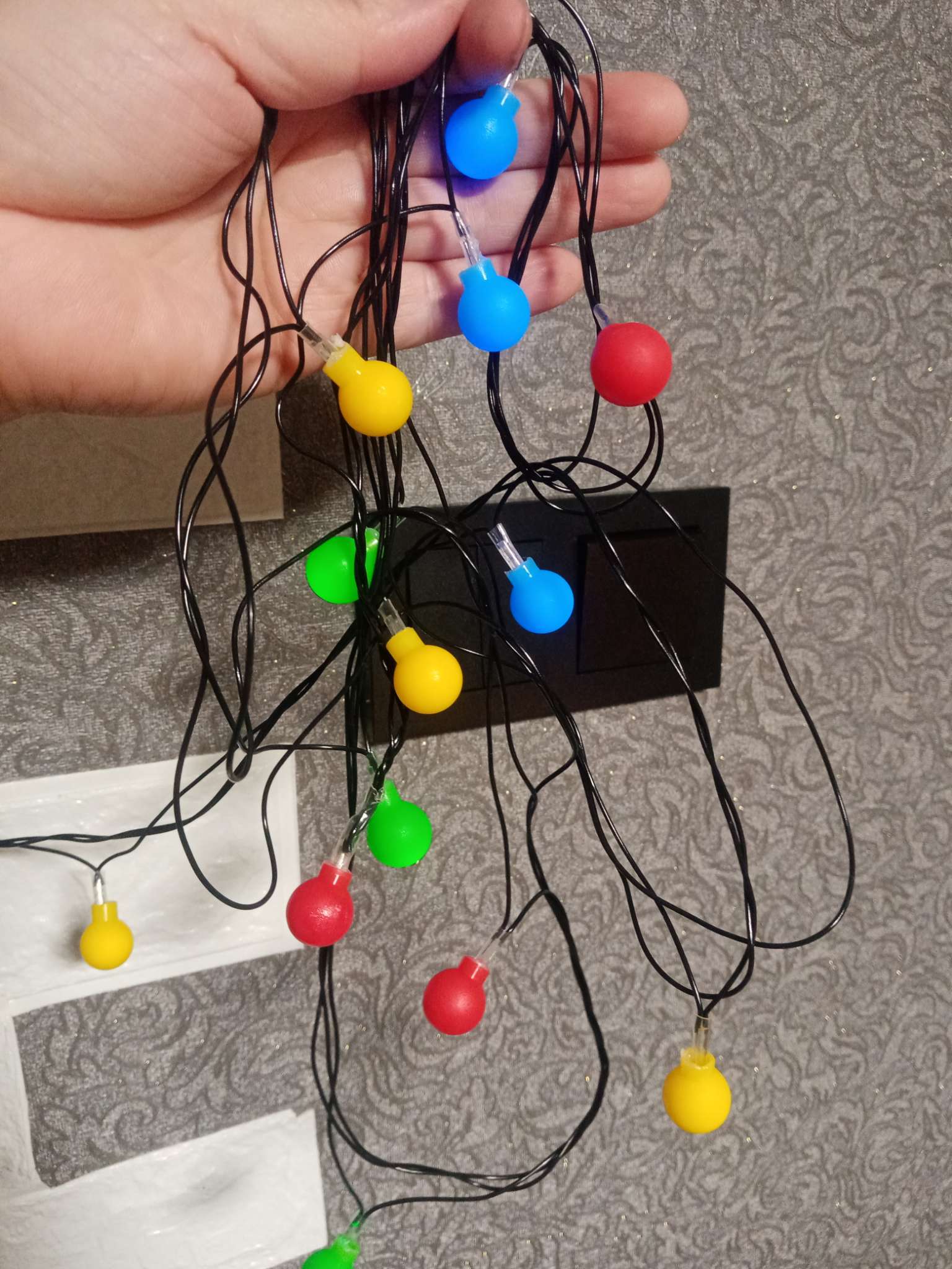 Фотография покупателя товара Гирлянда «Нить» 5 м с насадками «Шарики белые», IP20, тёмная нить, 30 LED, свечение белое, 8 режимов, 220 В - Фото 1