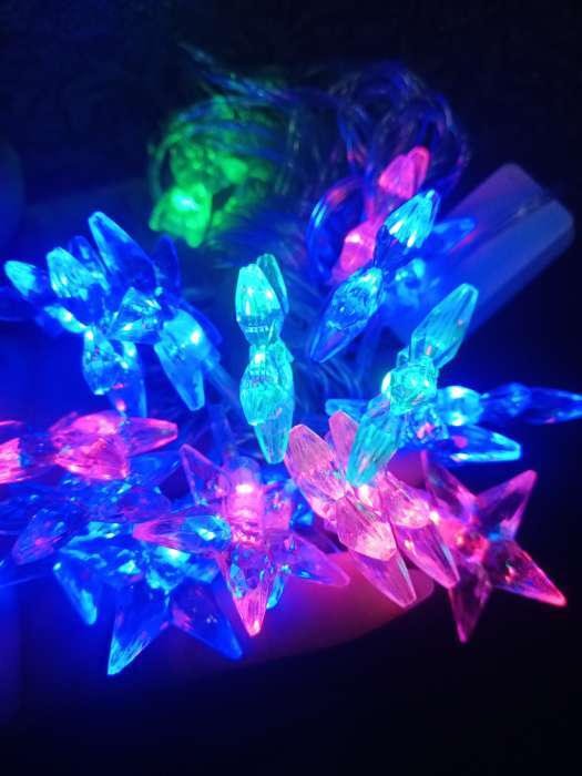 Фотография покупателя товара Гирлянда «Нить» 5 м с насадками «Звезда средняя», IP20, прозрачная нить, 20 LED, свечение мульти (RG/RB), мигание, 220 В - Фото 1