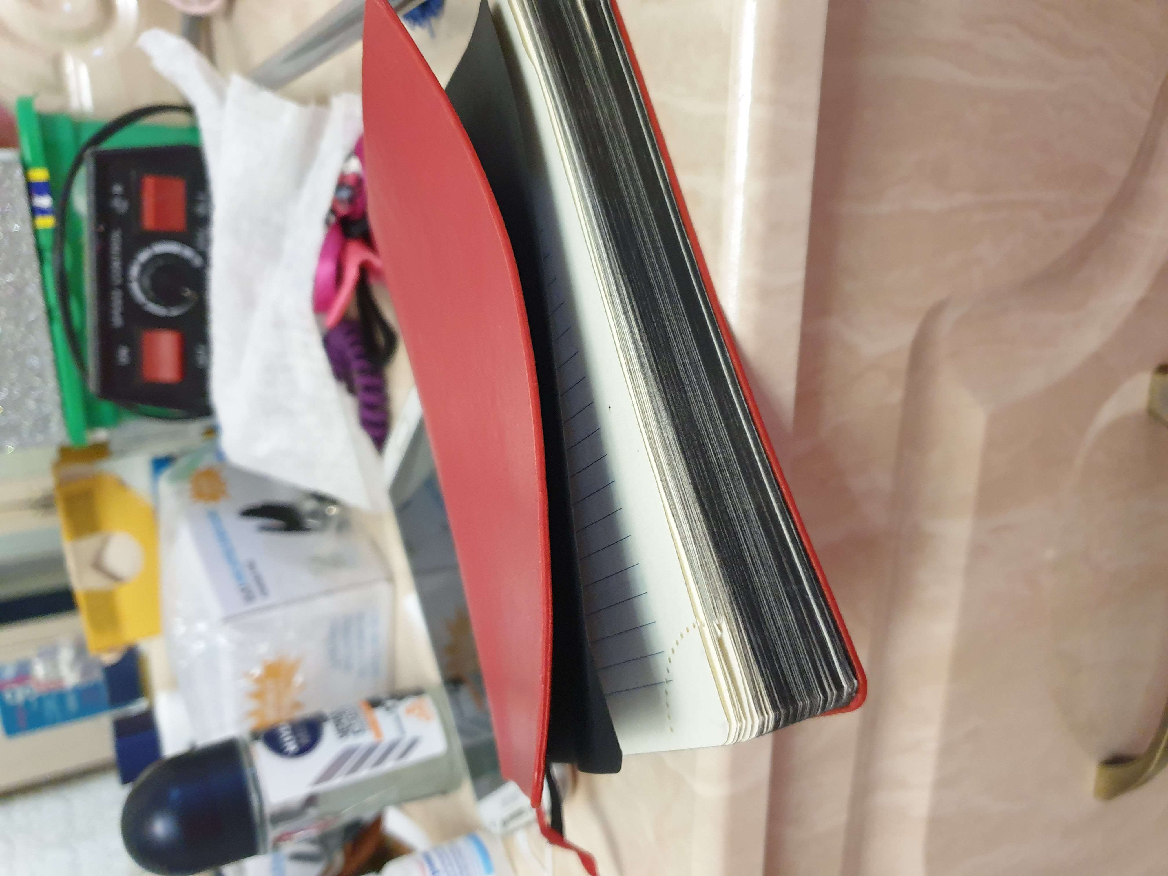 Фотография покупателя товара Ежедневник 2022 г, формат A6, 168 листов в линейку, кожзам красный "Fuze", черный срез, 2 ляссе, перфорированные уголки - Фото 1