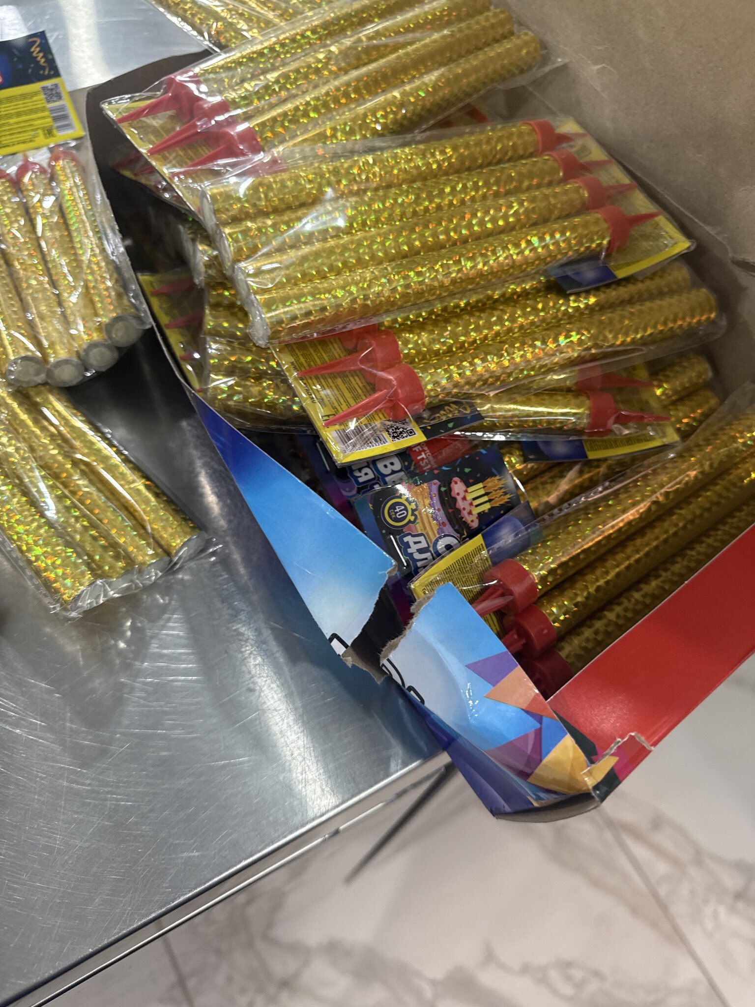 Фотография покупателя товара Свечи фонтаны в торт «Золотые искры», 3 шт., 20 см, горение 50 сек. - Фото 7