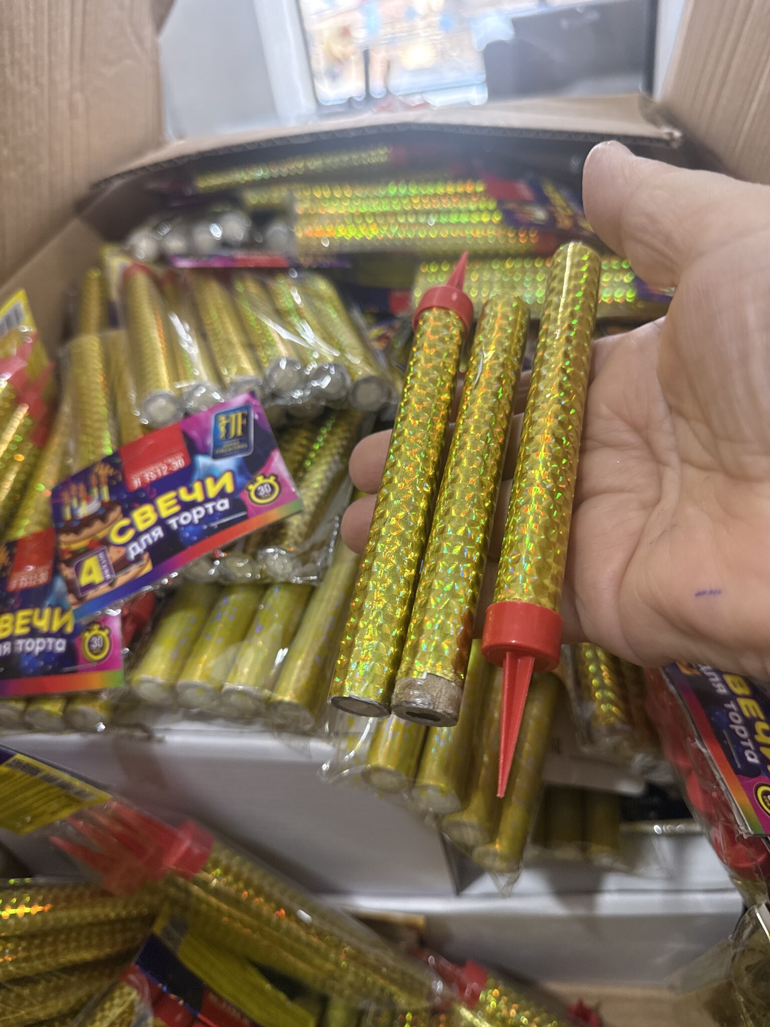 Фотография покупателя товара Свечи фонтаны в торт «Золотые искры», 3 шт., 20 см, горение 50 сек. - Фото 8