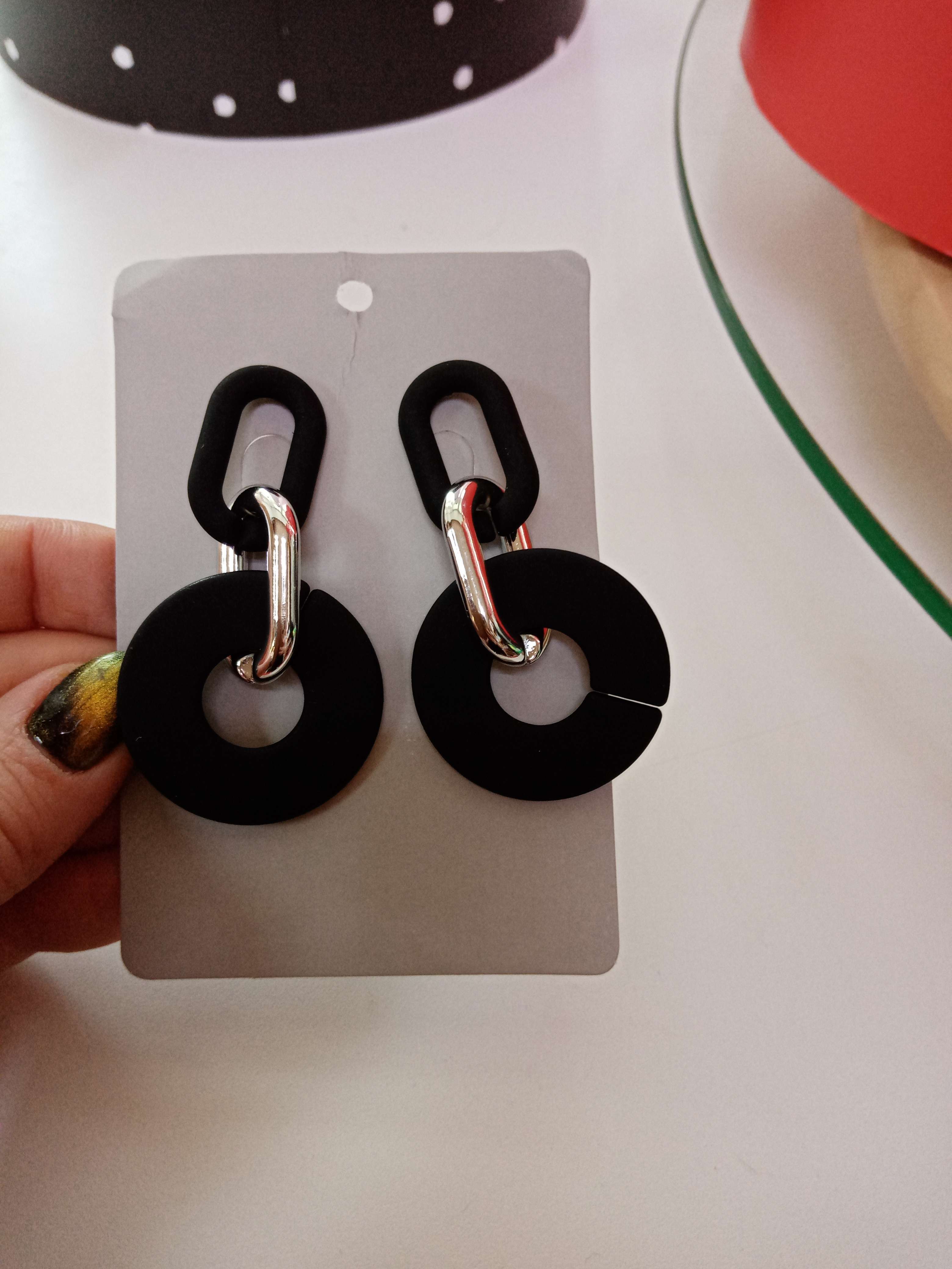 Фотография покупателя товара Серьги металл «Цепь» кольца, 3 звена, цвет золотисто-чёрный - Фото 2