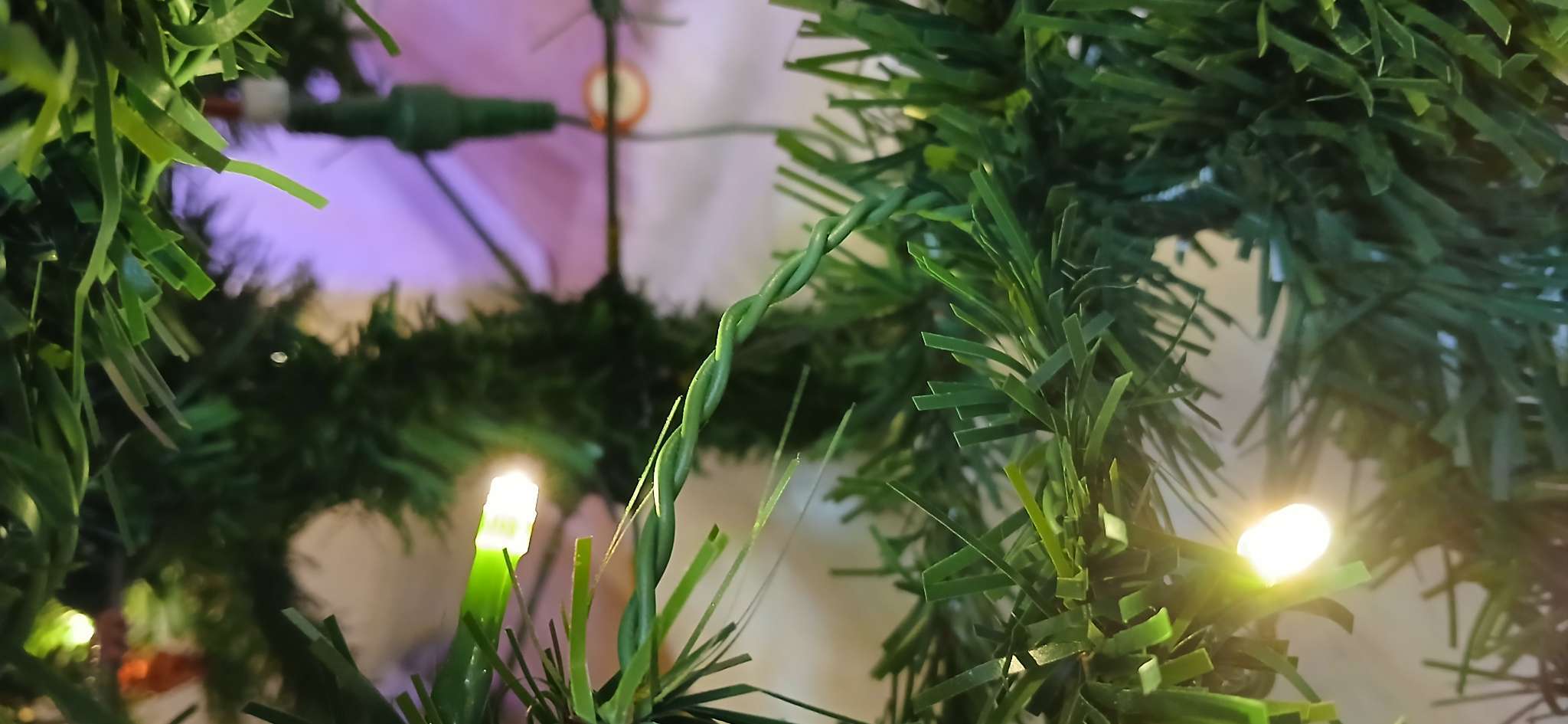 Фотография покупателя товара Ёлка светодиодная «Эксклюзив классик» 210 см, 982 ПВХ веток, свечение мульти - Фото 2