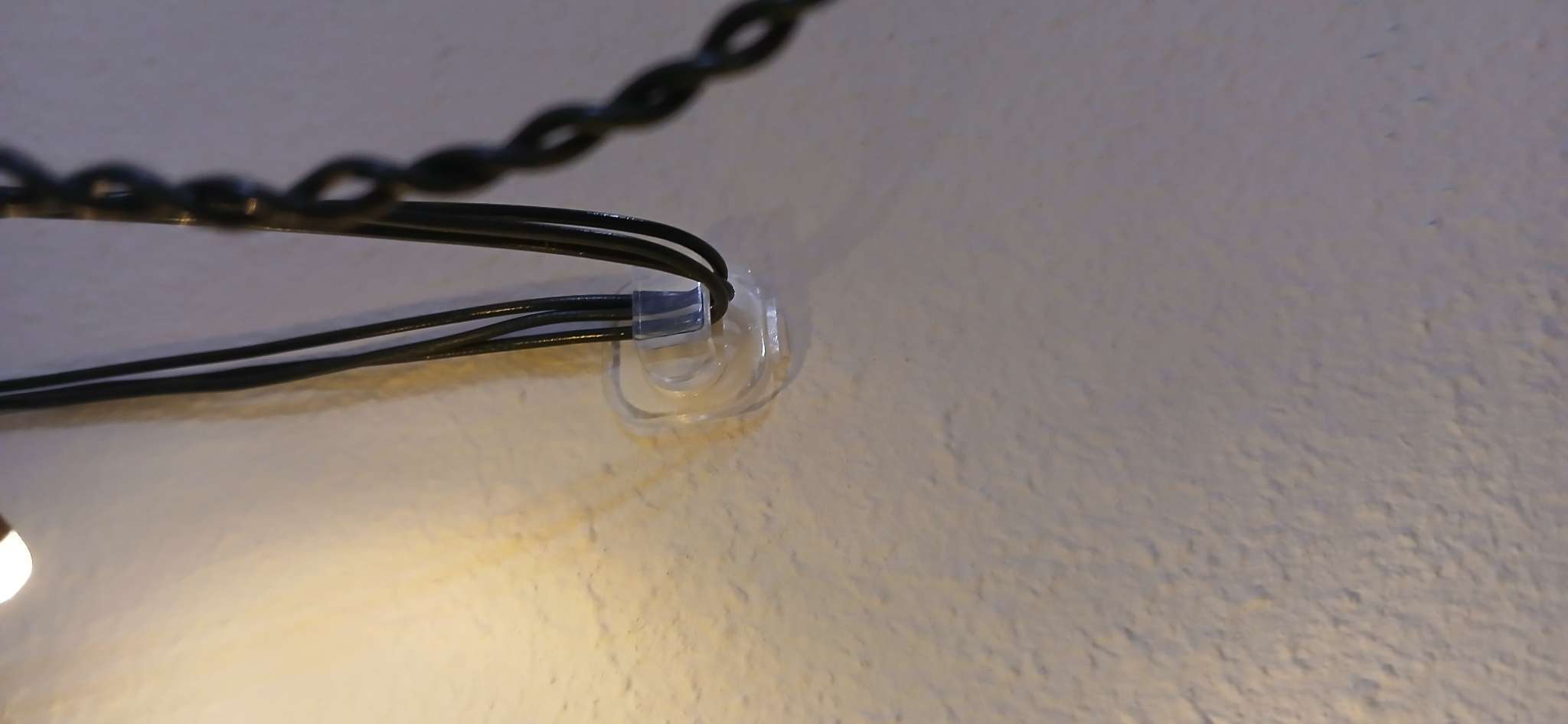 Фотография покупателя товара Держатель самоклеящийся для проводов и гирлянд ТУНДРА krep, 15×15 мм, 18 шт. - Фото 2